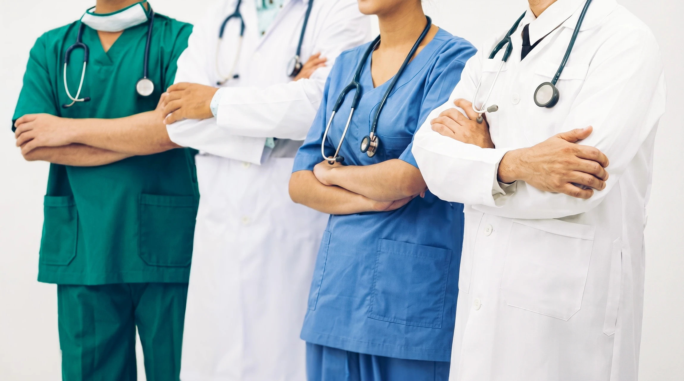 Personnel médical - médecins, infirmière, médecin et équipe de chirurgiens à l'hôpital
